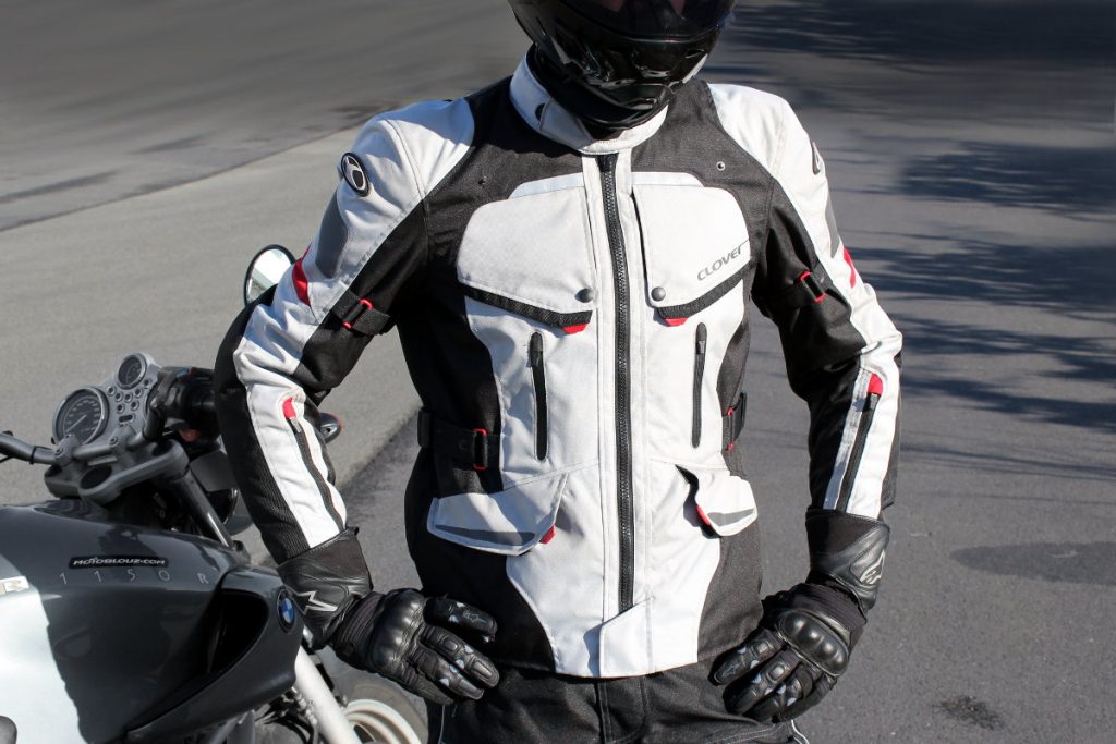 Un ejemplo de chaqueta 3 en 1, la Clover Savana Waterproof, ideal para irse de vacaciones con la moto