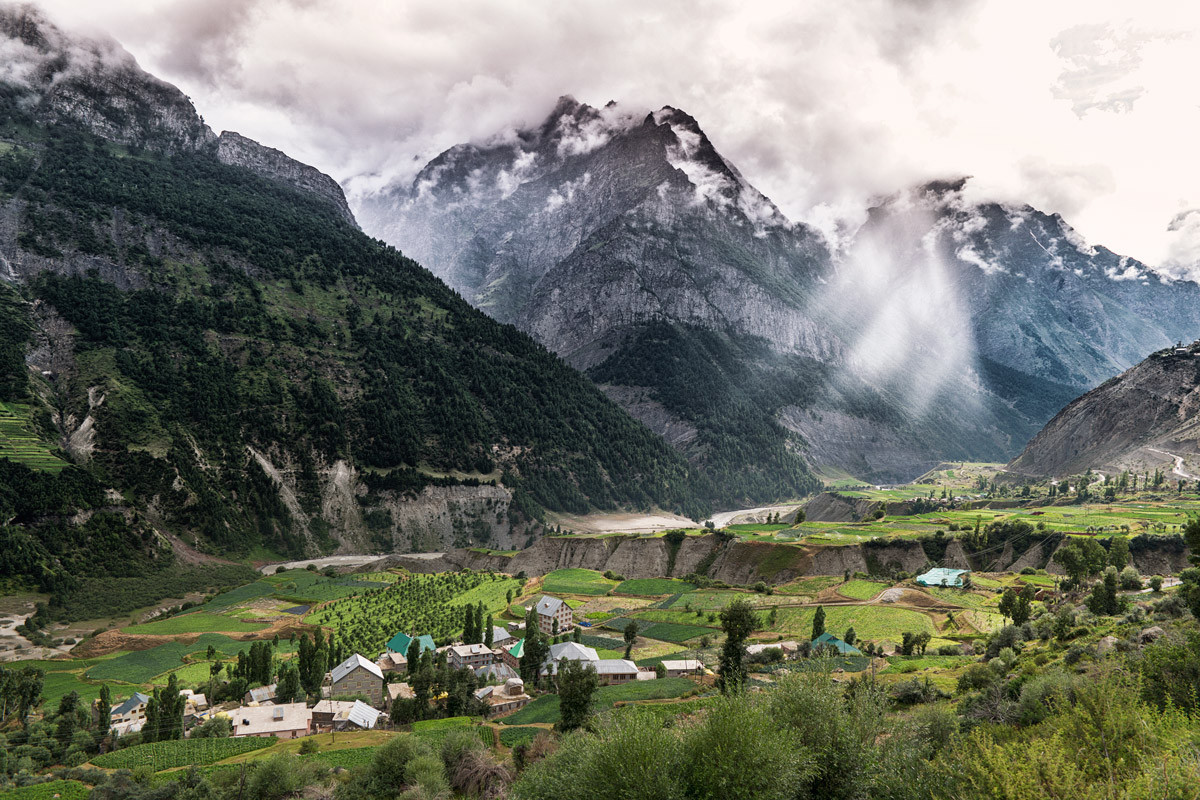 Las verdes laderas de Ladakh son falsas aire de Suiza