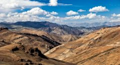 Ladakh también muestra una cara desierto-mineral