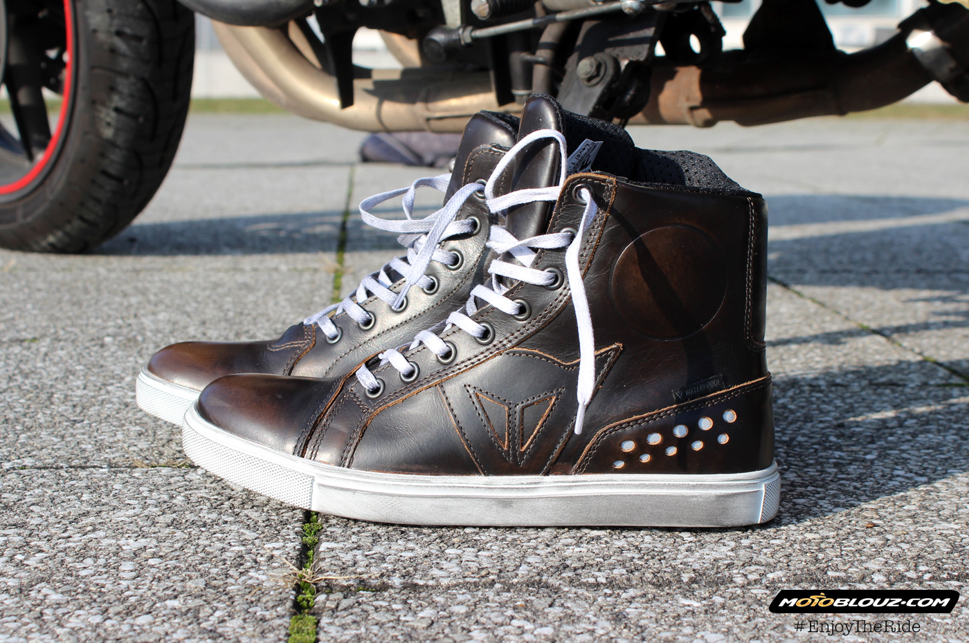 Empuje hacia abajo Convertir facil de manejar Prueba: Zapatillas vintage Dainese Street Rocker D-WP