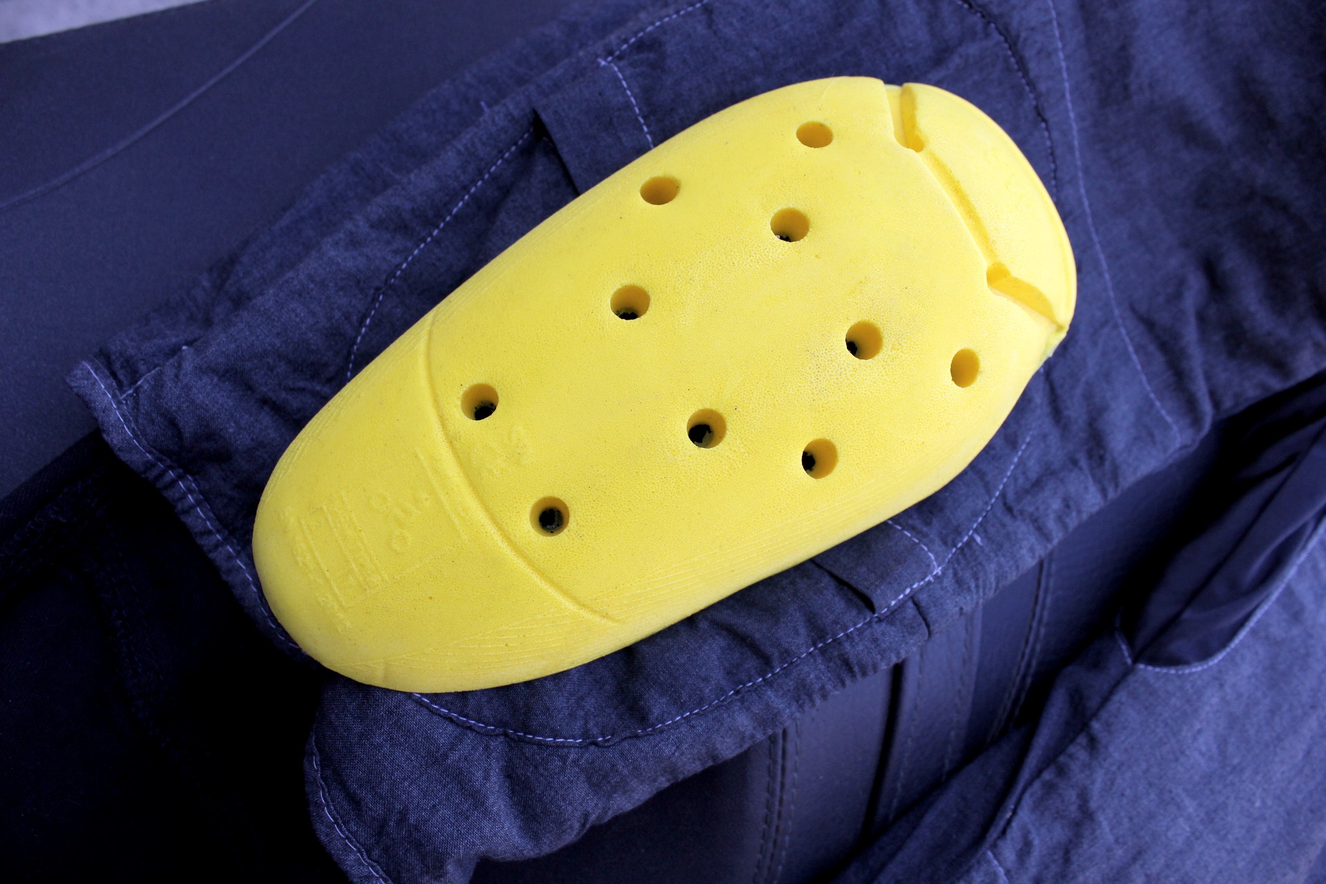 Protector de rodilla con certificación CE del pantalón vaquero DXR Boost