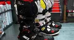 Las botas Sidi Crossfire 2 SRS lucen un estilo impresionante y están disponibles en una gran variedad de colores