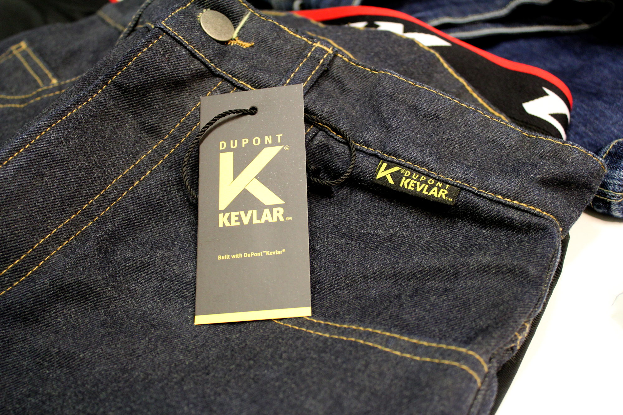A partir de 2019, la equipación con Kevlar® se identificará mediante estas etiquetas