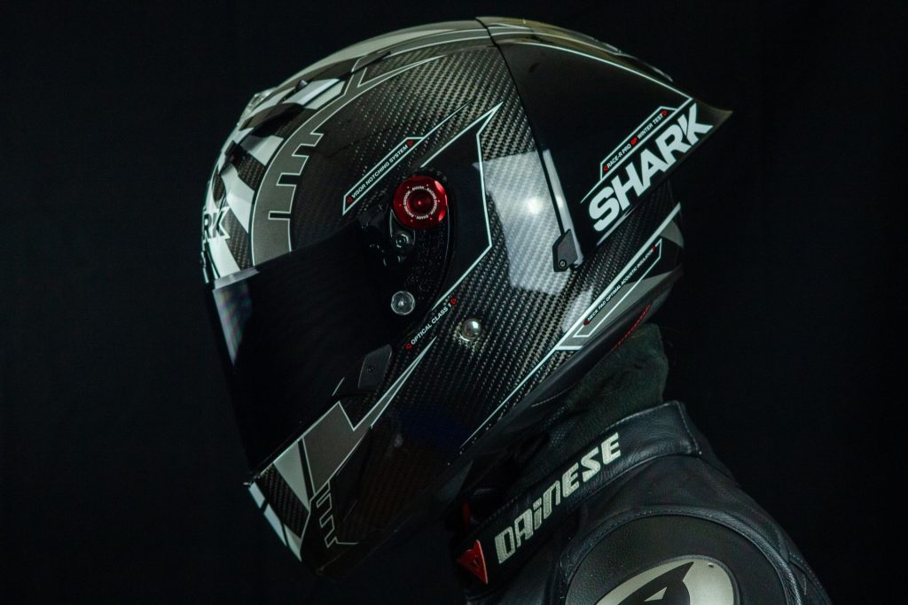 Las líneas únicas del casco Shark Race-R Pro GP