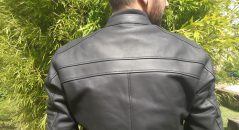Grandes inserciones de cuero en la chaqueta DXR DEAN