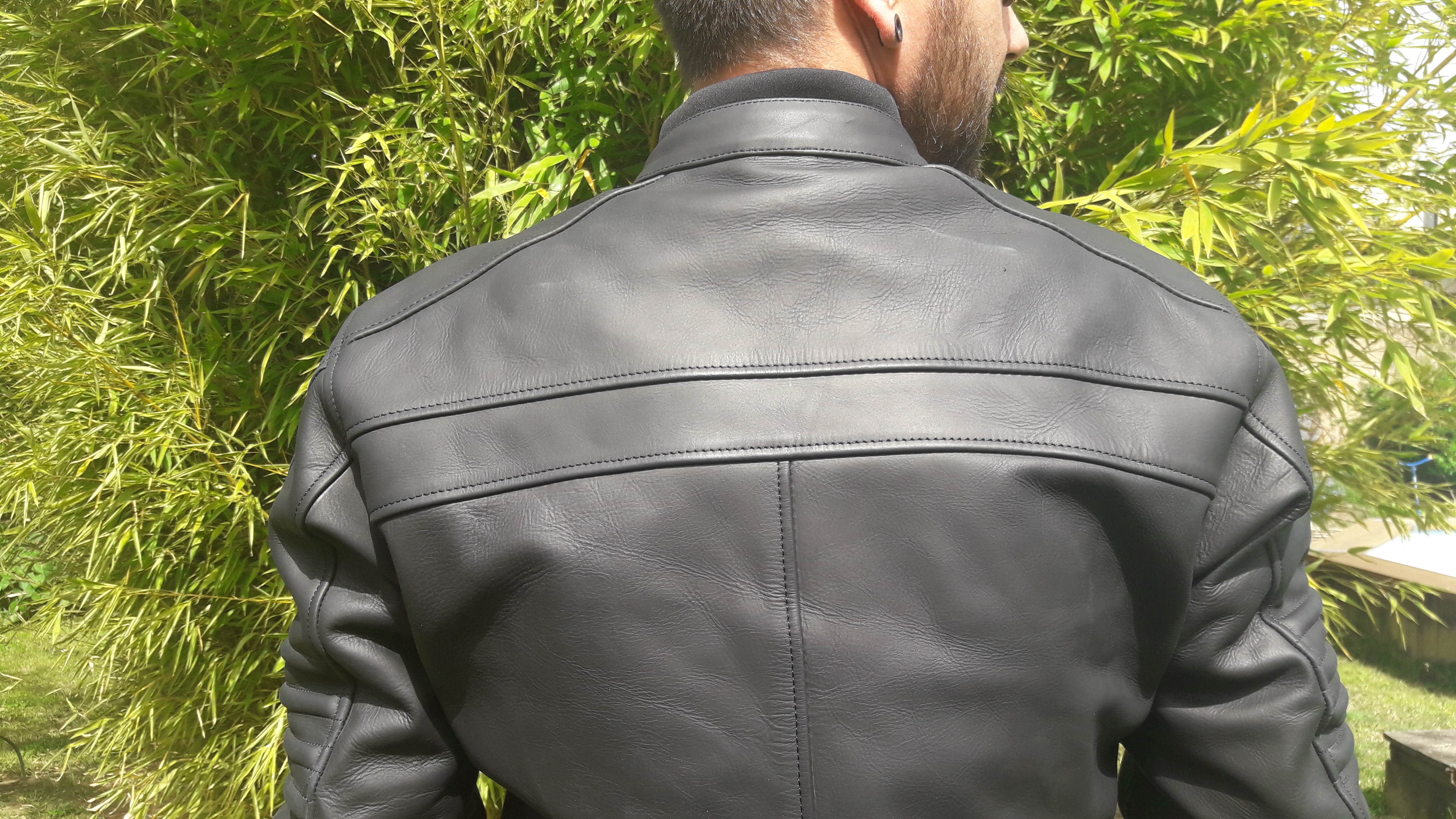 Grandes inserciones de cuero en la chaqueta DXR DEAN