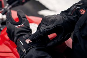 Cómo elegir unos guantes calefactables para moto
